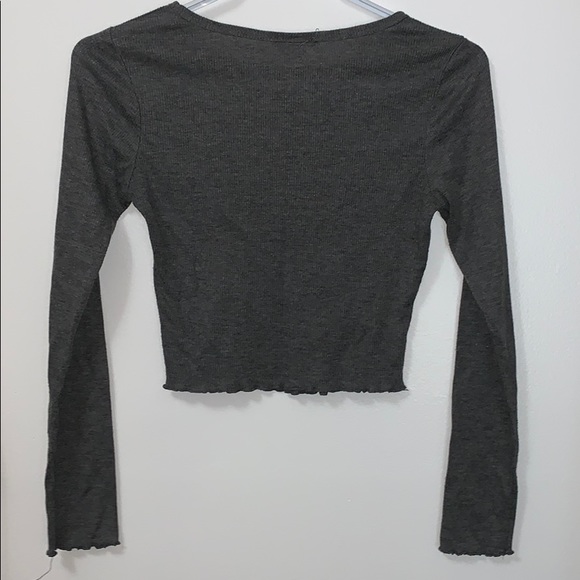 A fashion nova crop top - Picture 3 of 9